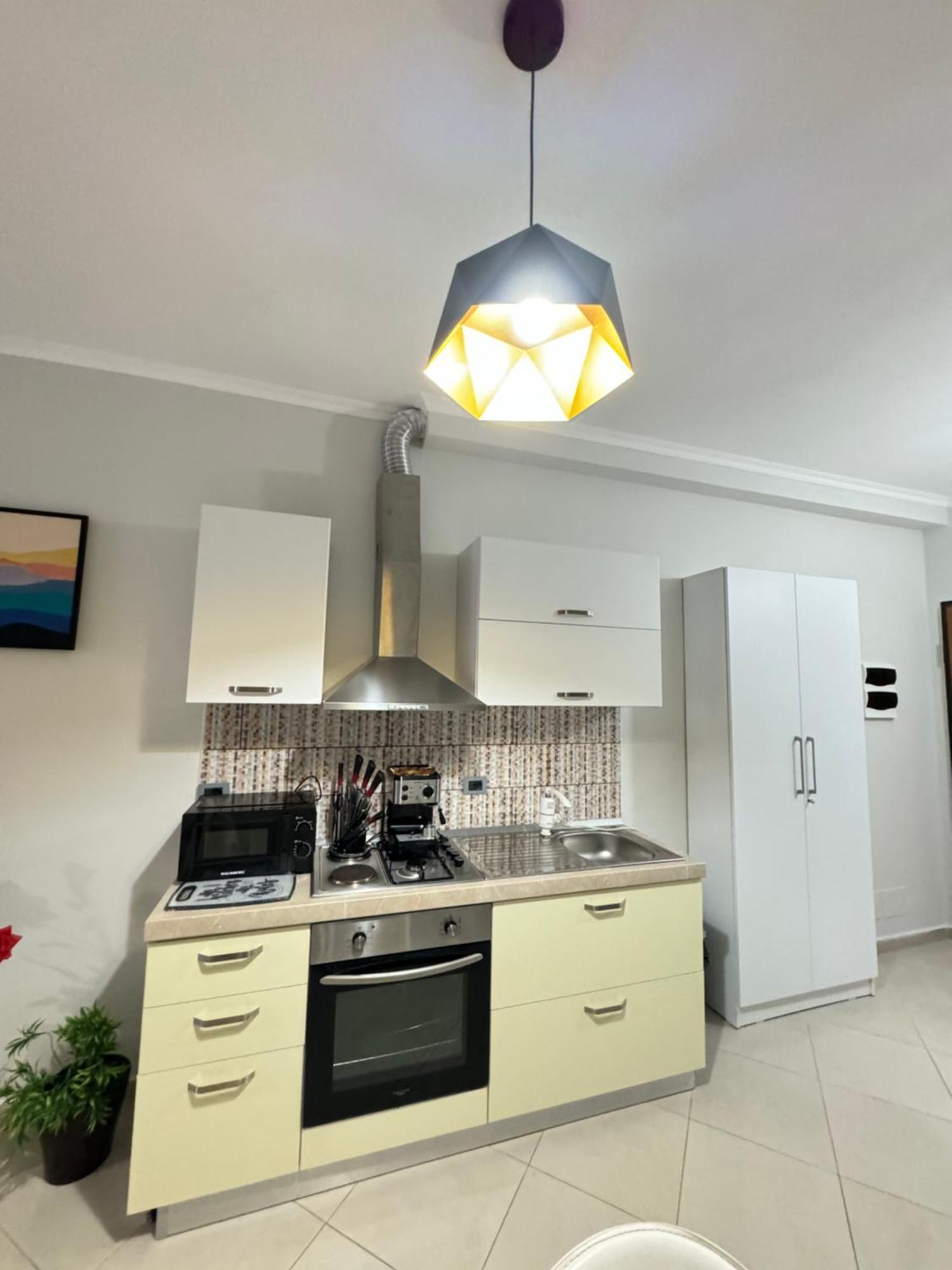 Centre Spacious Lions Gate 5